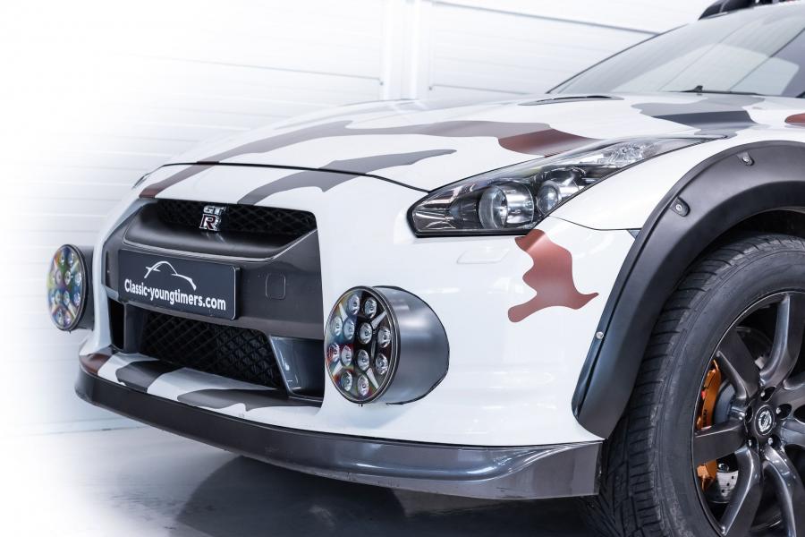 Детали интерьера Nissan GT-R Offroad Godzilla 2.0 2019 года  (фото 9 из 24)